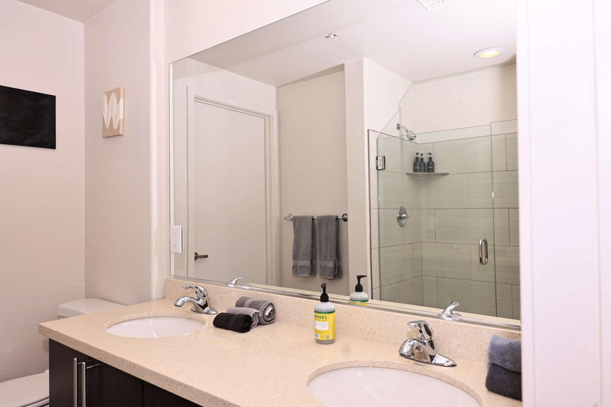 Apartment Luxury Retreat Pool Gym West Hollywood *